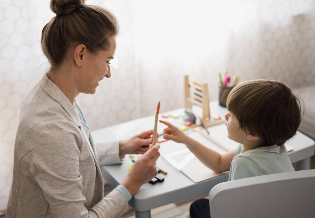 Criança hiperconectada? Saiba como acalmar a mente  